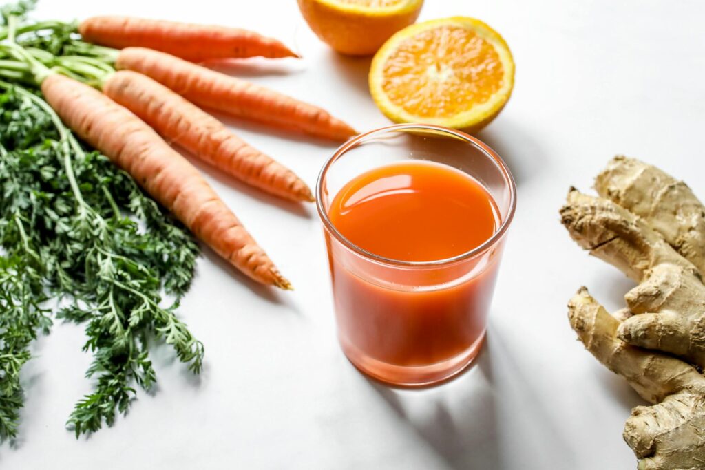 Karotten, Orangen, Ingwer... Smoothie im Glas